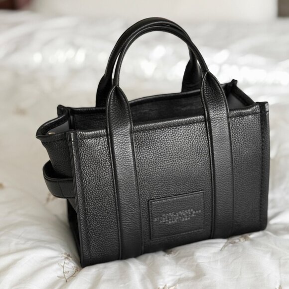 Marc Jacobs The Small Leather Tote Bag w an Extra strap - Picture 4 of 15